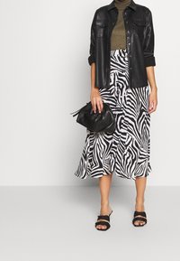 Culture Stickad tröja - khaki