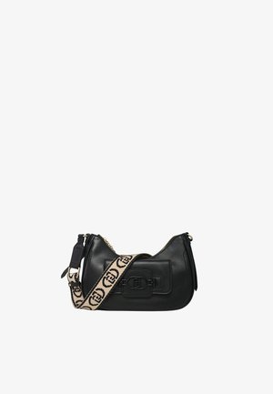 Borsa a spalla in pelle nera con chiusura anteriore, dotata di una tracolla in tessuto a motivi beige e nera. Chiusura a zip nella parte superiore, forma strutturata.