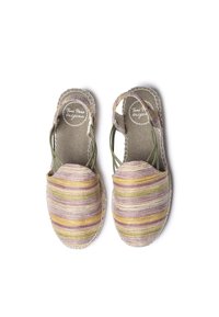 Espadriller med ett flerfärgat randigt ovandel av canvas i rosa, gult och grönt, med en beige tygfoder och flätad jutesula.