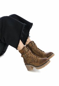 Refresh Botines con cordones - camel