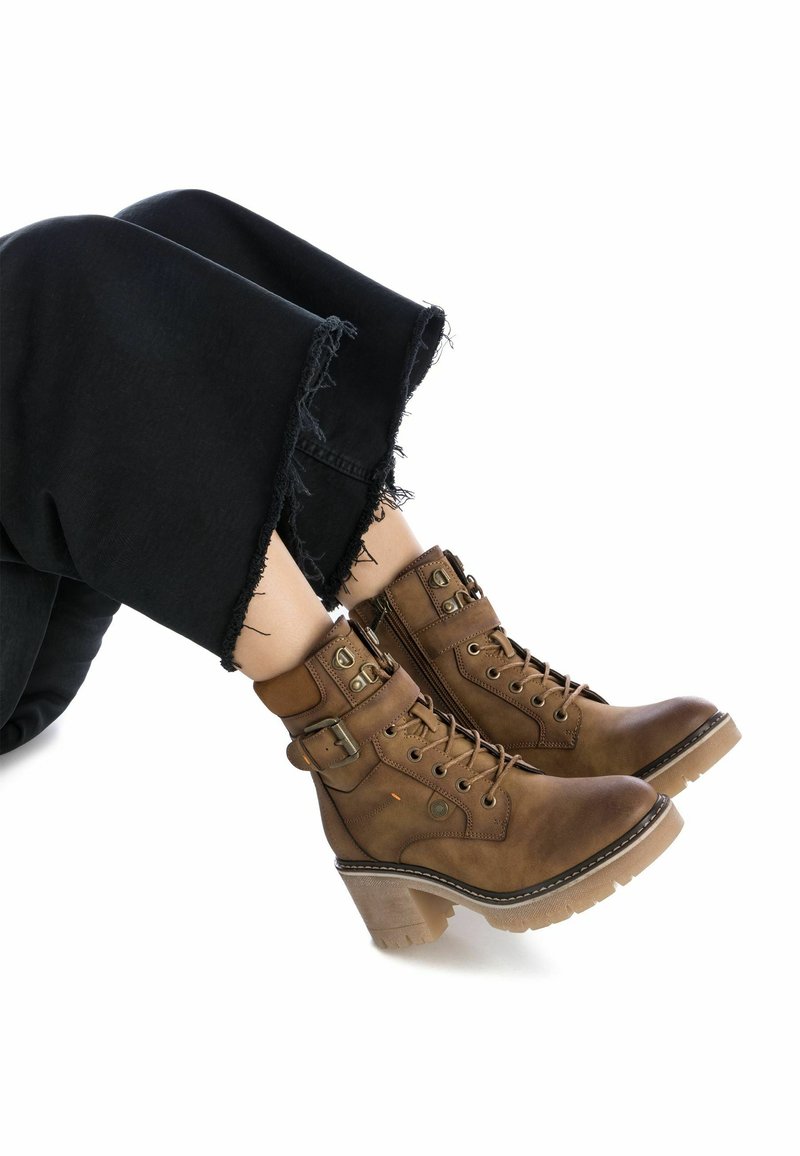 Refresh Botines con cordones - camel