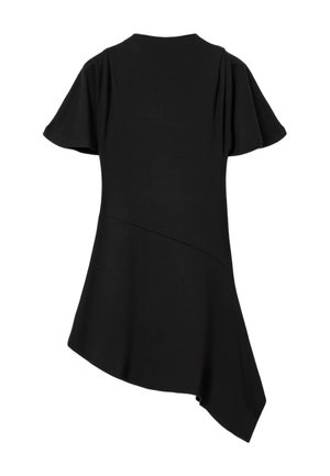 Sort kortærmet top med buet kant og asymmetrisk design. Fremstillet af blødt stof med let tekstur og flydende silhuet.