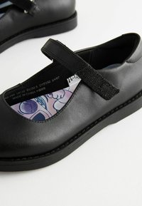 Next REGULAR FIT - Riemchenballerina - lilo stitch black