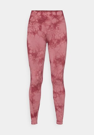 Tumši sarkanas tie-dye leģingas no elastīga auduma, ar augstu jostasvietu, gludu faktūru un pieguļošu dizainu.