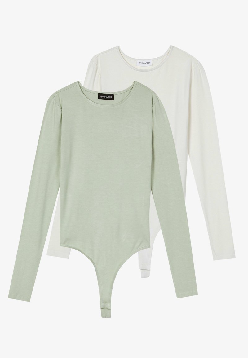 Zwei Langarm-Bodysuits: einer in blassgrün mit runder Ausschnitt und Puffärmeln, der andere in weiß mit glatter Oberfläche und enganliegendem Schnitt.