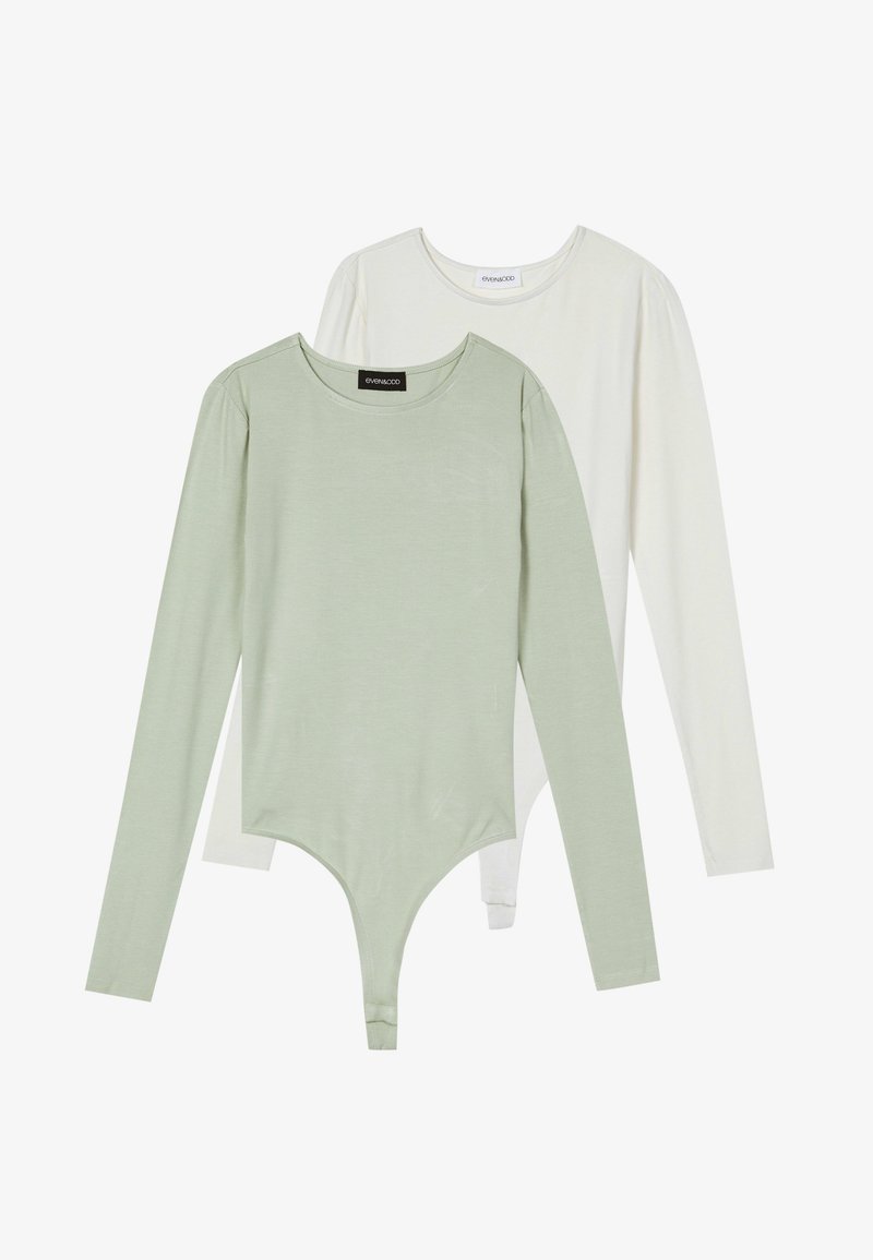 Zwei Langarm-Bodysuits: einer in blassgrün mit runder Ausschnitt und Puffärmeln, der andere in weiß mit glatter Oberfläche und enganliegendem Schnitt.