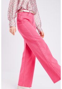 Cache Cache MIT HOHER TAILLE - Jeansy Dzwony