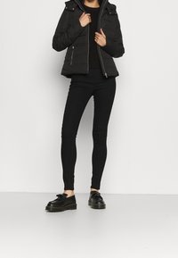 Vero Moda Tall Dunjacka - black