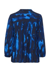 Pitkähihaista paitaa, jossa on sininen abstrakti kuvio tummalla kankaalla. Rento malli, napitettava kaulus ja laskostettu takaosa.