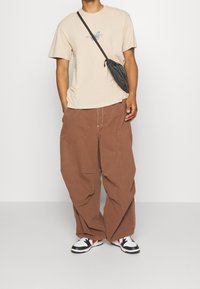 YOURTURN T-shirt imprimé - tan