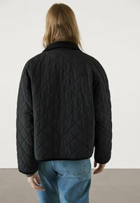 Massimo Dutti Winterjacke - black