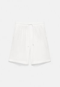 Shorts blancs décontractés avec taille à cordon et poches latérales, en tissu léger texturé, présentés à plat sur fond blanc.