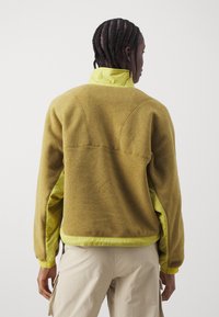 Salomon CHROMA CROP - Flísová bunda - brilliant olive/cress green