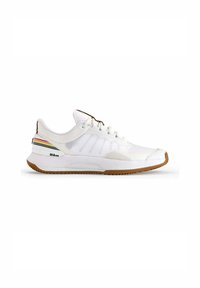 Weißer Sportschuh mit strukturiertem Obermaterial, Schnürverschluss und Gummisohle. Verfügt über farbenfrohe Streifen und Branding an der Seite.