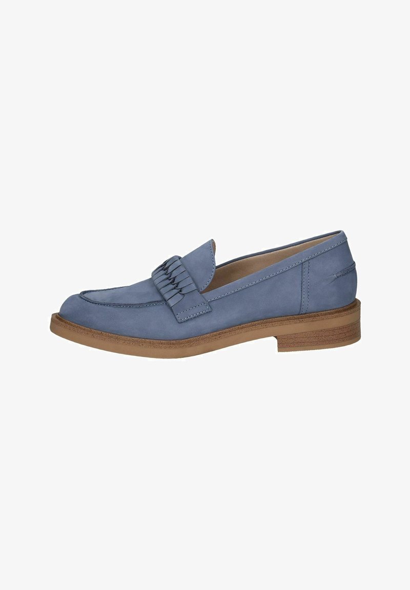 Mocassin en cuir bleu avec détail à franges, semelle en caoutchouc beige, petit talon empilé et accents cousus.