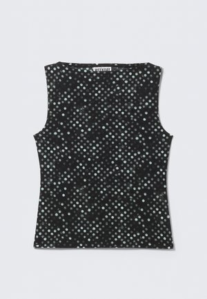 Haut noir sans manches avec un motif de pois bleu clair. Texture lisse avec un col rond et une coupe ajustée. Étiquette de la marque visible.