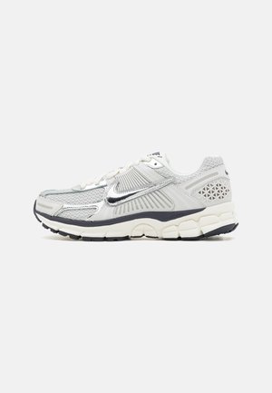 Nike Sportswear, Baskets basses - off-white