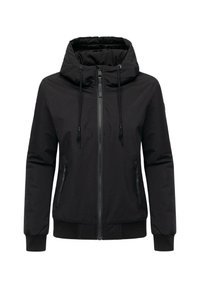 Veste à capuche noire avec fermeture éclair, poignets élastiques et deux poches latérales zippées ; présente une texture lisse et un design minimaliste.