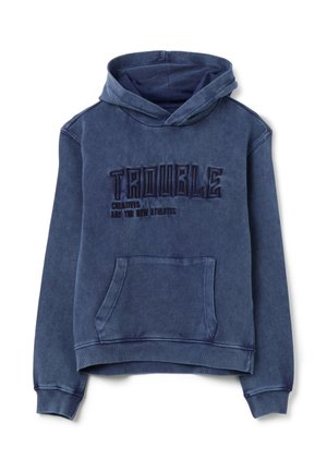 Felpa con cappuccio blu e tasca frontale. Presenta la scritta ricamata "TROUBLE" e "I CREATIVI SONO I NUOVI ATLETI" in filo scuro a contrasto.