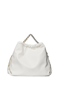 Borsa a sacco bianca con coulisse realizzata in materiale liscio, con una tracolla a catena con link dorati e argentati, e una parte superiore morbida e arricciata.
