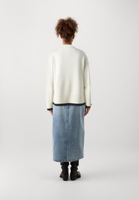 Gina Tricot Tall CONTRAST - Strikkegenser - gardenia