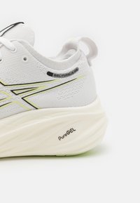 ASICS GEL-NIMBUS 26 - Scarpe da corsa su strada - white/birch