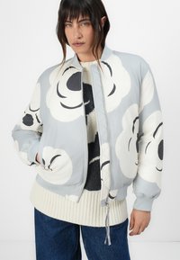 Marimekko BLOSSA TUMMA - Bomber stiliaus striukė - grey/off white/dark grey