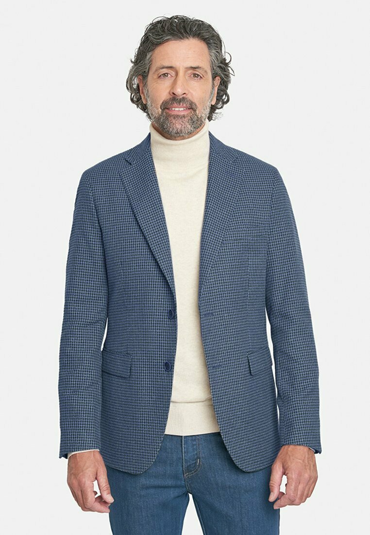 Blazer a cuadros en azul marino y blanco, confeccionado con tejido texturizado, que cuenta con dos bolsillos frontales, solapas de muesca y dos botones en la parte delantera.