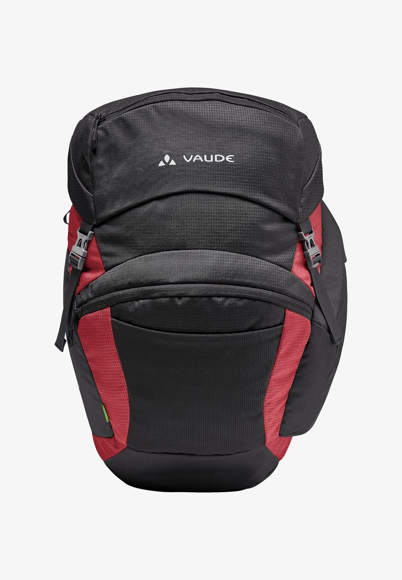 Zwarte en rode rugzak met een textuur oppervlakt, bovenrits en zijvakken. Voorzien van verstelbare schouderbanden en een merklogo.