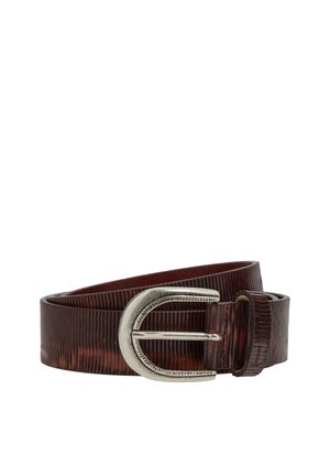Ceinturon en cuir marron avec une surface texturée, doté d'une boucle en métal argenté de forme classique et arrondie, ainsi qu'un cran pour le réglage.