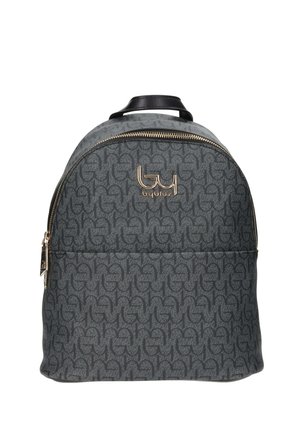 Zaino grigio con motivo, cerniera e logo dorati, manico nero sulla parte superiore e iniziali ripetute sul tessuto.