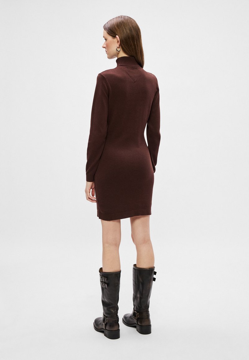 Tommy Jeans TURTLENECK SWEATER DRESS - Shift dress - rich brown/brown - Zalando.ie Tommy Jeans TURTLENECK SWEATER DRESS - Shift dress - rich brown/brown - Zalando.ie