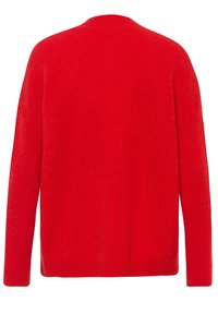 Jasnoczerwona sweter z długim rękawem i okrągłym dekoltem, widok od tyłu, z miękką, puszystą fakturą.