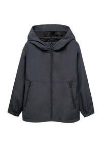 Svart huvad jacka med dragkedja, elastiska muddar, två sidfickor och ett mjukt innerfoder. Slätt, vattenavvisande yttertyg.