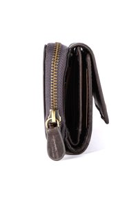 Portafoglio in tessuto grigio e pelle con zip dorata, dotato di diversi scomparti per carte e una superficie testurizzata. Design compatto con cuciture resistenti.
