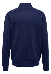 Mørkeblå sweatshirt med høj krave, ribbede manchetter og kant. Glat tekstur med raglanærmer og ingen synlige logoer eller mønstre.
