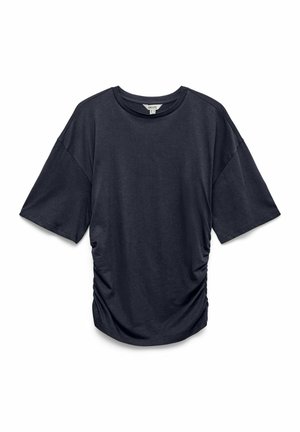 Ciemnoszara koszulka o luźnym kroju, z krótkimi rękawami i marszczeniem po boku, wykonana z miękkiej, gładkiej tkaniny.