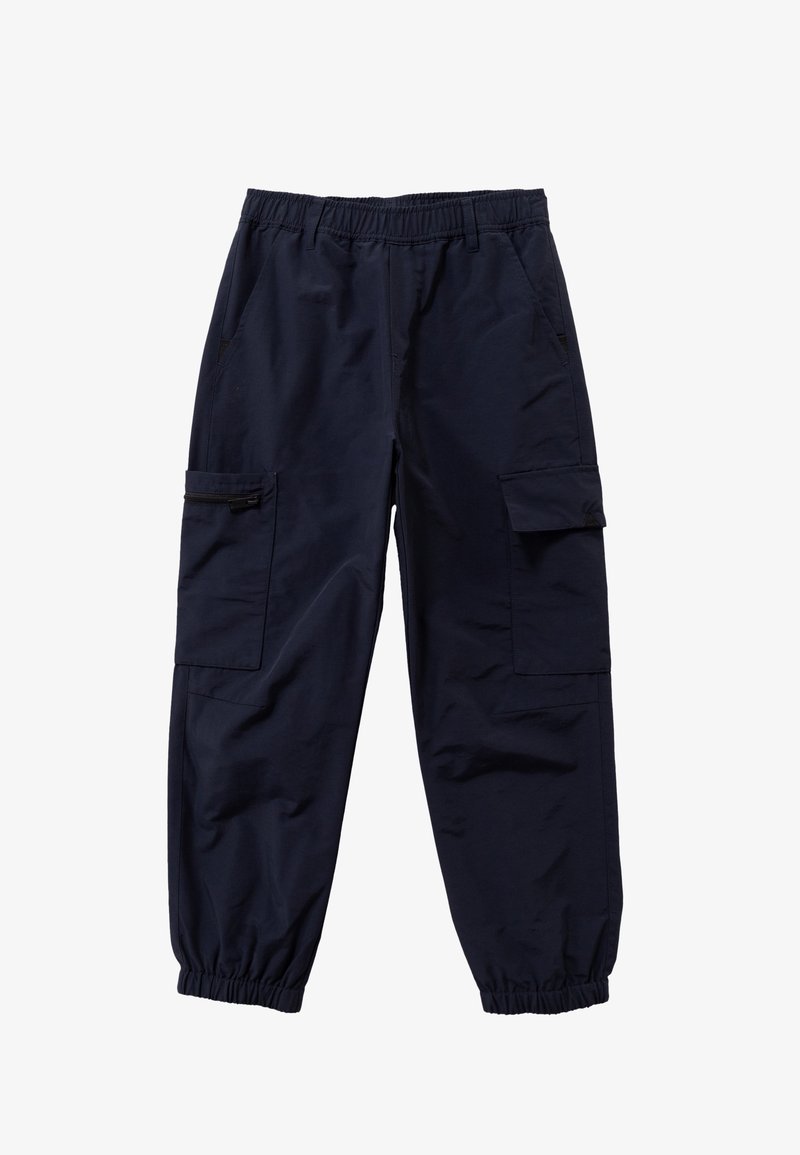 Donker marineblauwe cargo broek met elastische tailleband en boorden, voorzien van voorzakken en ritssluitingen aan de zijkant voor de cargo pockets.