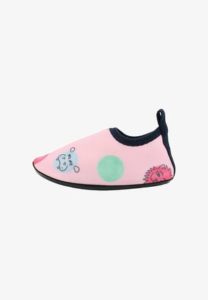 Scarpa d'acqua rosa per bambini con rifiniture blu navy, suola nera e stampe di un volto di orso blu, un puntino verde e un volto di leone rosso sul tessuto superiore.