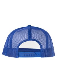 Plava mrežasta bejzbol kapa s čvrstim plavim plastičnim podesivim remenom. Ima strukturiranu krunu i ventilirani stražnji dio za prozračnost.