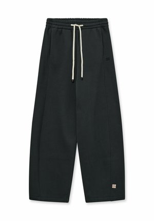 Pantaloni sportivi neri realizzati in morbido materiale, con vita elasticizzata e cordino e cuciture laterali. Include un patch logo sul lato inferiore.