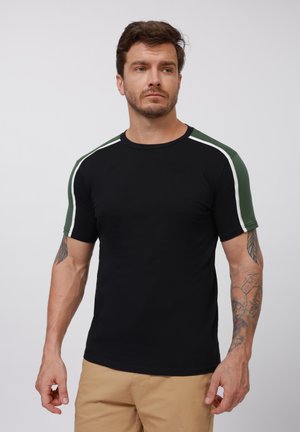 - T-shirt basic