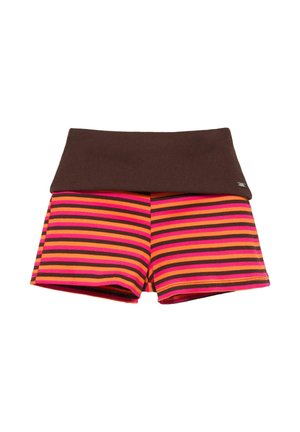 Barna, felhajtott derékrészű rövidnadrágok, alsó részén vízszintes csíkok rózsaszín, narancs és fekete színben, fehér háttér előtt.