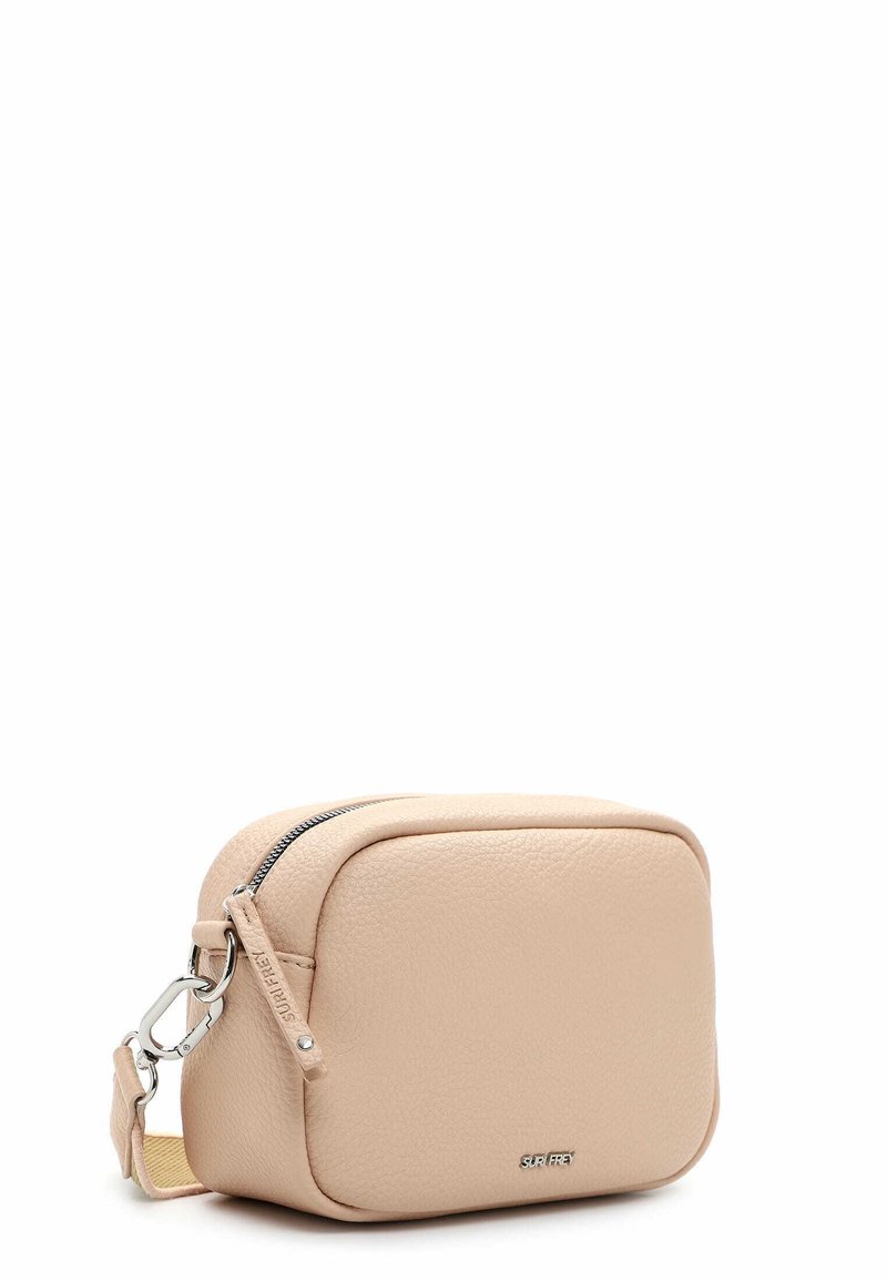 Borsa a tracolla in pelle beige con forma rettangolare, chiusura con zip e tracolla rimovibile. Presenta una texture liscia e un marchio discreto.