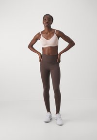 Nike Performance ALATE MINIMALIST BRA - Sports-BH-er med lett støtte - particle beige/white