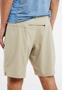 Protest PRTNAVAGIO - Shorts - bamboobeige