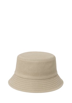 Beżowy bawełniany kapelusz typu bucket z przeszywanym rondem i prostym wzorem, pokazany na białym tle.