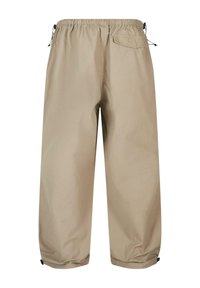 Pantalons beige avec une taille élastique, des cordons de serrage sur les côtés et une poche arrière. Fabriqués en tissu lisse avec une coupe décontractée et large.