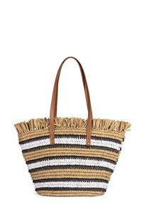 Sac en toile tissé présentant des rayures beige, noir et blanc, avec des garnitures à franges en haut et des poignées en cuir marron.