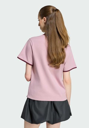 adidas Sportswear, ADIDAS SPORTSWEAR SEASONAL ESSENTIALS COLORPOP T-SHIRT WITH EMBROIDERED GRAPHIC - Camiseta básica - magic mauve   maroon